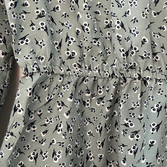 Floral Ruffle Long Sleeve Top - Picture 6 of 8